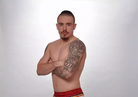 Campionul Superkombat Amansio Paraschiv debutează în boxul profesionist