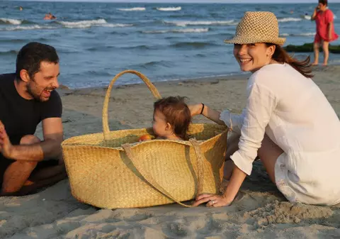 Anca Lungu și-a dus fetița la plajă și în Deltă