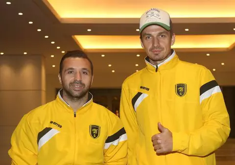 Steaua și Dinamo râvnesc la ”pensionari”. Ambii fotbaliști au peste 32 de ani. Unul vrea lângă iubită, altul este finul lui MM Stoica