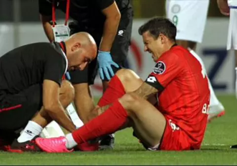 Bogdan Stancu va sta o lună pe tuşă şi ratează dubla cu Ungaria şi Grecia