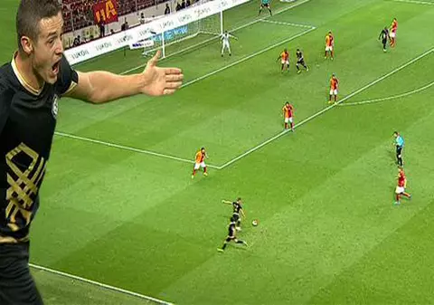 Gabi Torje a explicat cum a marcat golul senzațional, prin care l-a învins pe portarul Galatei, Muslera: ”L-am văzut ieșit” / VIDEO