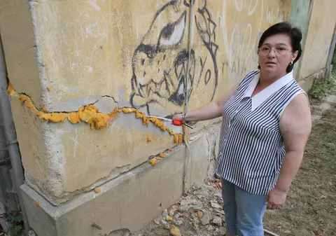Reportaj EXCLUSIV | Locatarii unui bloc din București sunt îngroziți: «Cade blocul pe noi»