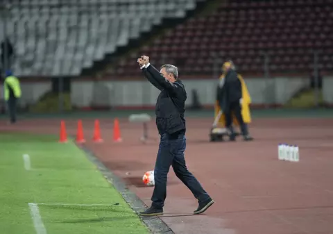 Rednic s-a luat de fanii care îl comentau: "Linişte, eu sunt responsabil!"