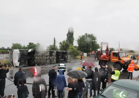 Vacanță de vis încheiată tragic! Trei morți după ce un autocar plin cu turiști s-a răsturnat ieri la Brăila