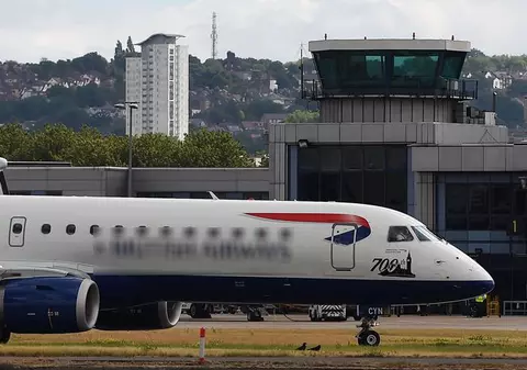 Un pasager cu HANDICAP a fost dat jos din AVION: Motivul este rușinos pentru compania aeriană!