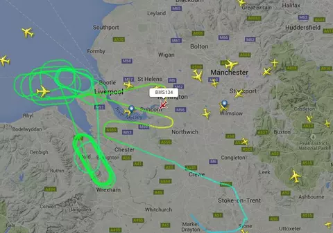 Panică la bordul unui avion cu destinația București. Pilotul a fost obligat să aterizeze de urgență