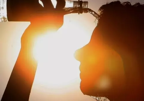 CODUL PORTOCALIU de caniculă a fost prelungit. Ne aşteaptă încă două zile de foc