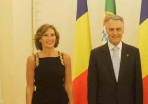Șapte ținute superbe inspirate de Carmen Iohannis!