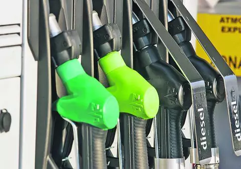 Preţul ţiţeiului a scăzut, preţul benzinei, nu!