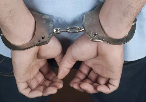 Bărbatul care a accidentat cu maşina un poliţist pe plaja din Mamaia a fost reţinut