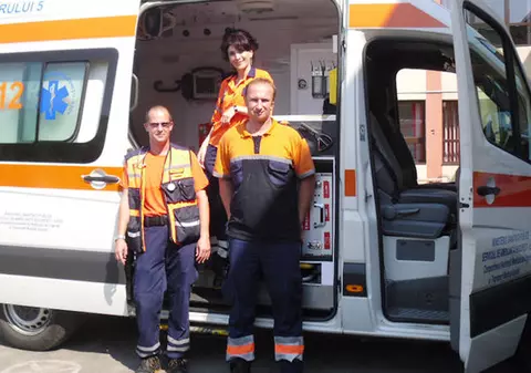 Iubire la... Urgență! Un doctor și o asistentă fac echipă la Ambulanța București