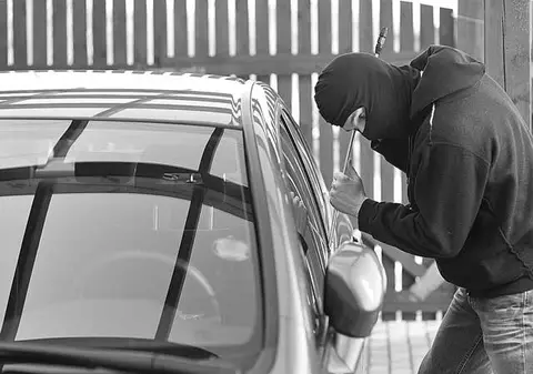 Hobby de infractor. Un adolescent fără permis fura mașini pentru...