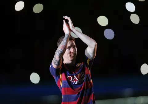 Messi i-a dat un cap în gură şi l-a strâns de gât pe Yanga-Mbiwa, de la Roma / VIDEO