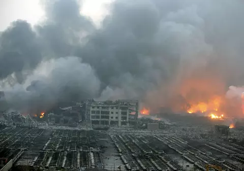 Imagini apocaliptice! Cum arată oraşul Tianjin din China, după exploziile care au provocat un cutremur