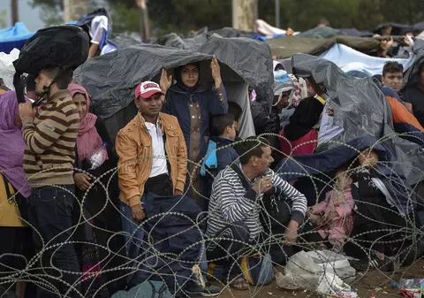 Lupte la granița macedoneană! Poliția face cu greu față numărului mare de imigranți | FOTO