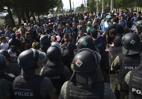 Valul refugiaților ia pe nepregătite Europa! Austria recurge la armată, Ungaria trimite militari la granița cu Serbia | FOTO