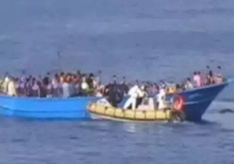 Criza imigranților: Peste 4.000 de persoane au fost salvate în 48 de ore în largul Italiei