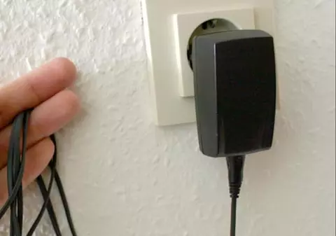 Un copil a murit electrocutat încercând să își încarce telefonul mobil