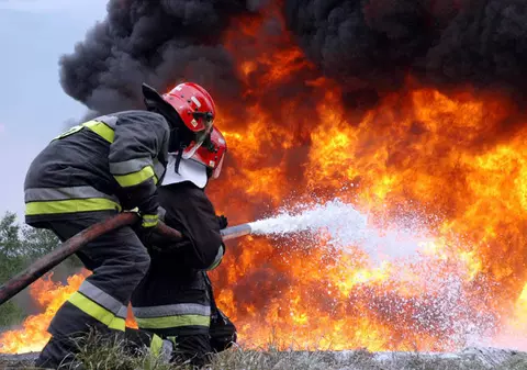 Două femei din Hunedoara au vrut să facă un grătar și au incendiat opt hectare de pădure