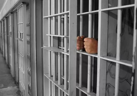 O tânără din Constanța cere despăgubiri uriașe după ce a fost arestată din greșeală în Germania! «Cătuşele mi-au intrat în carne şi în suflet»