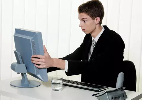 Asta-i bună! N-o să ghiceşti niciodată ce au ajuns să vândă românii pe Internet | FOTO