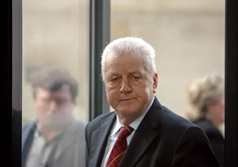 Jean Pădureanu poate ajunge în stradă! ^Locuința lui, scoasă la licitație, miercuri, de ANAF. De unde ar putea veni salvarea ”Lordului