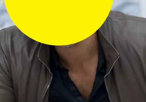 “Sunt doar nenorocitul fără sâni care se plimbă prin cameră...”. Vezi ce bărbat celebru a spus asta!