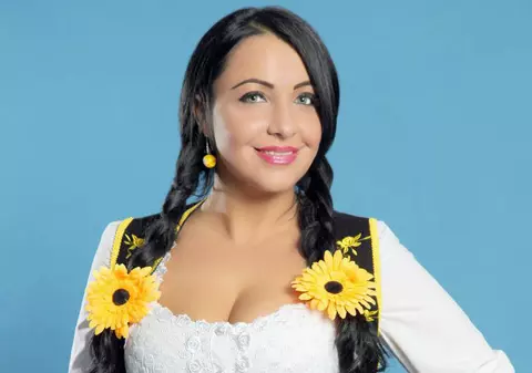 EXCLUSIV | Cântăreața Krystiana a luat o decizie radicală: Își taie sânii