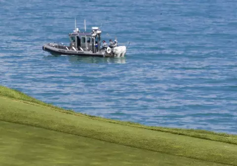 Ce a găsit o fată într-un lac e INCREDIBIL. S-a îmbogățit pe loc!