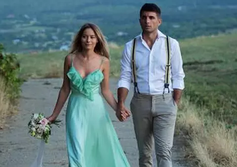 Laura Cosoi, din nou mireasă. Cum arată blonda la a doua cununie religioasă