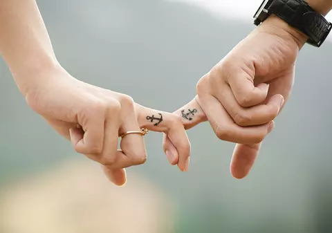 Postezi fotografii cu iubita sau iubitul pe Facebook? Vezi ce se va întâmpla!