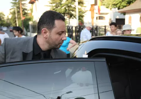 Superbă! Cum au îmbrăcat-o nașii pe micuța Rosa Alexandra, după botez | FOTO