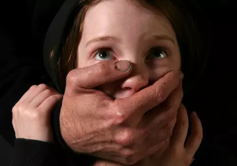 Un pedofil a BATJOCORIT TREI COPILE. Victimele au între opt și 11 ani!