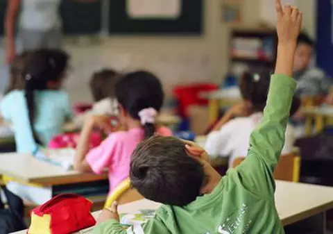 DASCĂLI LA LIMITA CORIGENȚEI. PROFESORII care AU PICAT la titularizare pot primi POSTURI de suplinitori