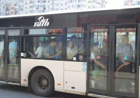 REACȚIA HALUCINANTĂ a unui șofer RATB când călătorii l-au întrebat de ce nu a oprit în stație