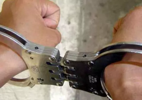 Nepotul decanului Baroului Vâlcea, reţinut împreună cu alţi 6 tineri pentru trafic de droguri