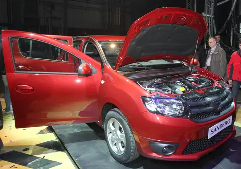 Dacia, doar cu accelerație și frână