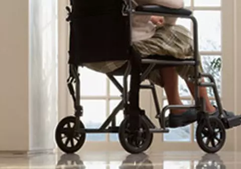 CUTREMURĂTOR! Un bărbat din Buzău şi-a violat mama paralizată