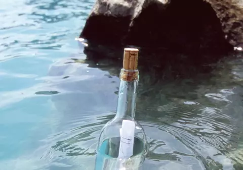 Cel mai vechi mesaj dintr-o sticlă plutitoare pe mare a fost găsit după 108 ani. Ce scria pe bilețel!