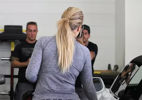 Ce colanți transparenți! Khloe Kardashian, cu FUNDUL LA VEDERE | FOTO