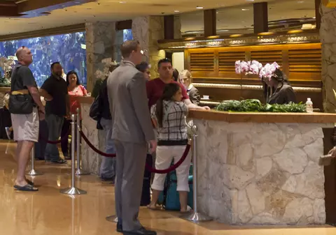 «Țepe» cu vacanțe-fantomă! Patronii unor agenții de turism s-au lansat în afaceri ilegale pe spatele turiștilor