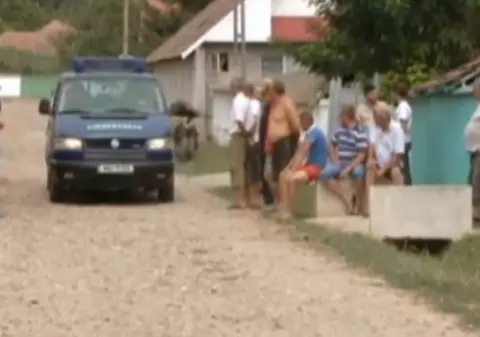 Sătenii din Vaslui, revoltaţi pe decizia instanţei: "Atâta puşcărie pentru o obrăznicătură?"