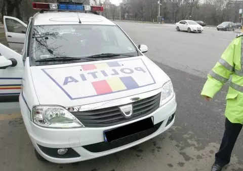 Turistă fără permis depistată în Mamaia la volanul unei mașini dată în urmărire