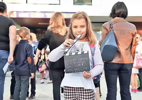 Ce bine că fac şcoala acasă! Născută şi crescută la Roma, Alessandra a început clasa zero în România
