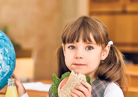 Idei pentru pachețel: 9 variante de gustări delicioase şi sănătoase pentru micul şcolar