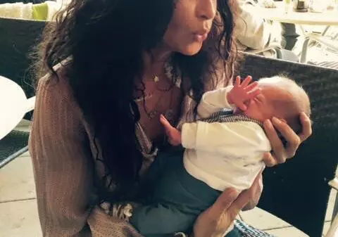 Mihaela Rădulescu, cu bebeluşul în braţe. I-a luat pe toţi prin surprindere: "Îl cheamă Felix"