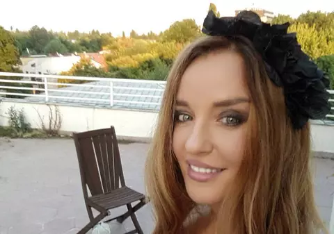 Nu e Photoshop! Tania Budi în costum de baie, la 47 de ani. Blonda arată mai bine pe zi ce trece