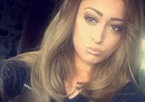 "Uite ce poate face o mică pastilă". Transformarea şocantă a unei adolescente, după ce s-a drogat la o petrecere