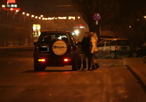 Ziua, în cămin, noaptea, «la produs»! Proxeneții racolau minore din stabilimentele de ocrotire a copiilor