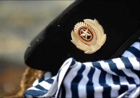 Ghinion cumplit! Şi-a tatuat un tricou de marinar şi a murit a doua zi. Ce i-a adus sfârşitul unui bărbat de 38 de ani